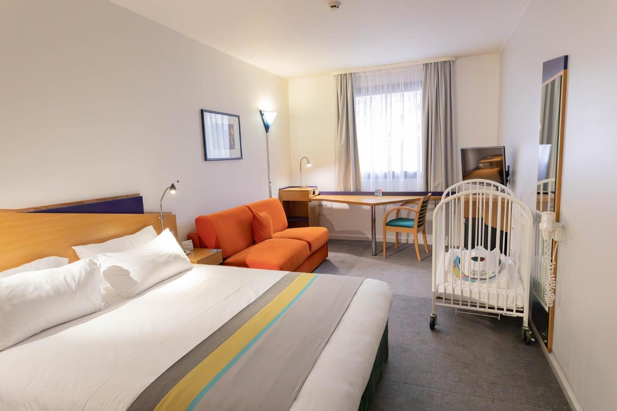 Holiday Inn Express Arras By Ihg Exterior foto